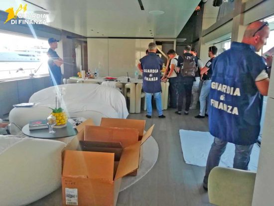 Civitavecchia - Lo yatch di lusso sequestrato
