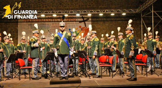 Bolsena - Guardia di finanza alla Festa delle ortensie - La banda musicale
