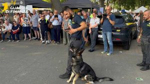 Bolsena - Guardia di finanza alla Festa delle ortensie - Unità cinofila