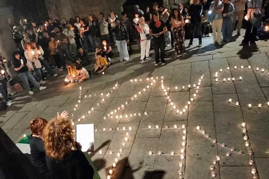 Contro le stragi di Gaza, piazza San Pellegrino si illumina per la Palestina