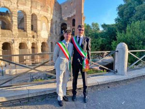 Roma - I sindaci Stefano Bigiotti e Matteo Amori aprono la sfilata del 2 giugno con Anci Lazio