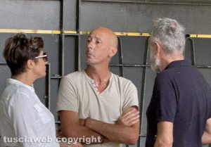 Viterbo - Caso Leonardo Cristiani - Sopralluogo a viale Trieste - Il padre Fabio con gli avvocati che assistono la famiglia
