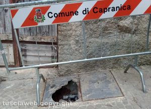 Capranica - La buca tra vicolo Forno da piedi e Piazza della Tartaruga
