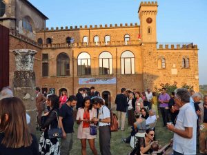 Sutri - Palazzo Doebbing - Inaugurazione mostra del maestro Julio Larraz