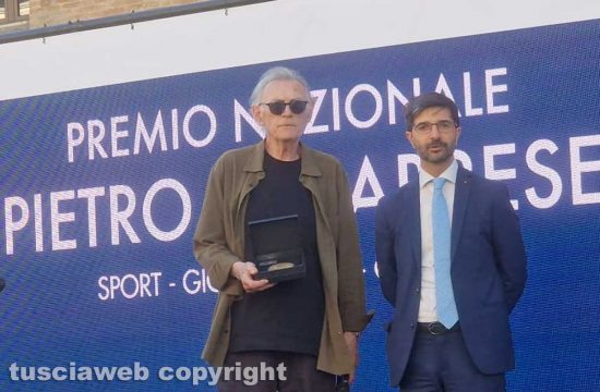 Premio Pietro Calabrese - Marco Molendini premiato da Daniele Sabatini