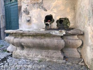 Tuscania - Fontana in via Cavaglione