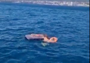 Castellammare di Stabia - Materassino alla deriva