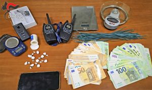Faleria - Carabinieri - La droga e i soldi sequestrati