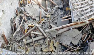 Viterbo - Crolla il tetto di un palazzetto medievale a piazza del Gesù