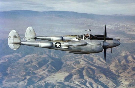 Un P-38 in volo