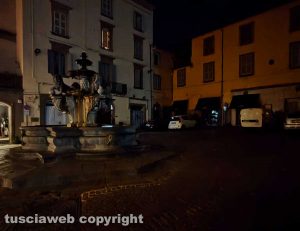 Viterbo - Piazza delle Erbe al buio
