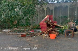 Viterbo - Degrado in largo Vincenzo Cardarelli