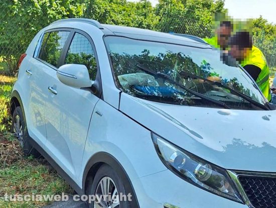 Ronciglione - Scontro auto-betoniera su Sp Massarella
