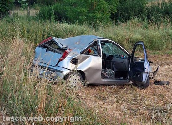 Bassano Romano - Perde il controllo dell'auto sulla Sp Bassanese
