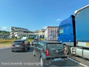 Orte - Lavori di asfaltatura all'uscita dell'autostrada - Traffico in tilt