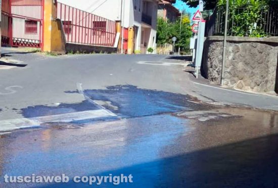 Montefiascone - Perdita d'acqua in via Bertina
