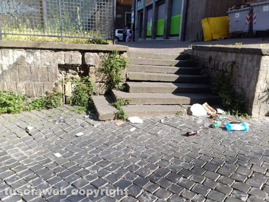 Viterbo - Rifiuti in via Cesare Dobici