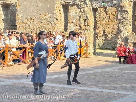 Nepi - Palio dei Borgia, trionfano San Biagio e Santa Maria nella gara degli arcieri