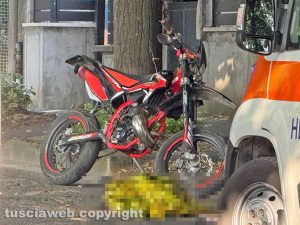 Viterbo - Moto contro albero su viale Trieste