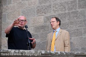 Viterbo - Non sarai mai sola - I ristoratori solidali con l'Unitus - Paolo Bianchini col rettore Stefano Ubertini