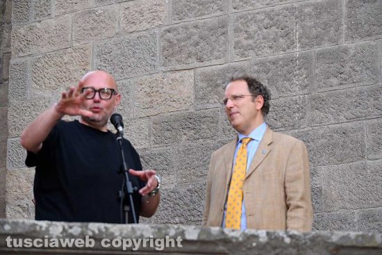 Viterbo - Non sarai mai sola - I ristoratori solidali con l'Unitus - Paolo Bianchini col rettore Stefano Ubertini