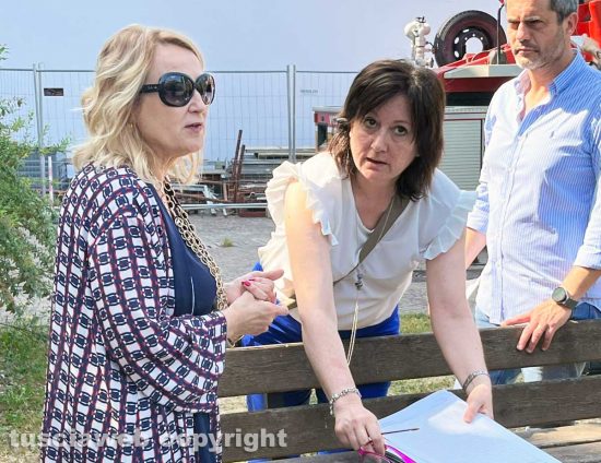 Viterbo - Rogo ad Agraria - Il sopralluogo della procura - A sinistra Paola Conti