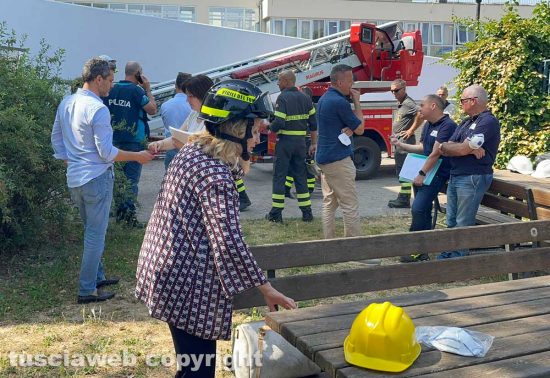 Viterbo - Rogo ad agraria - Il sopralluogo della procura - La pm Paola Conti