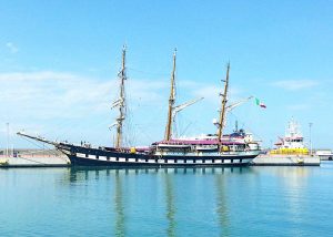 La nave Palinuro a Civitavecchia