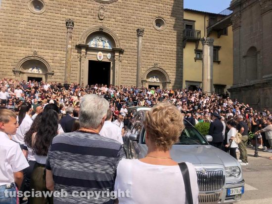 Il funerale di Leonardo Cristiani