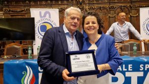 Celebrati gli 80 anni della Libertas - Chiara Frontini premia Giovanni Arena