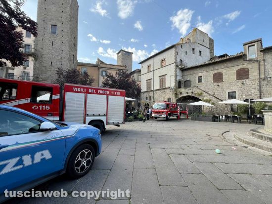 Viterbo - Crolla il tetto di un palazzetto medievale a piazza del Gesù