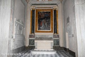 Viterbo - Cattedrale di San Lorenzo - La nuova collocazione della tomba di papa Giovanni XXI