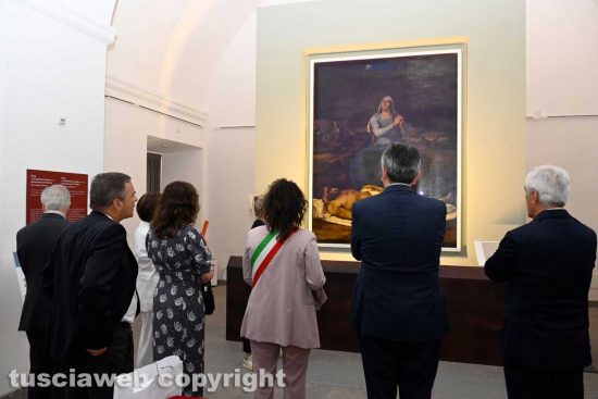 Viterbo - Tomba di pappa Giovanni XXI - La delegazione portoghese in visita a palazzo dei Priori con la sindaca Chiara Frontini