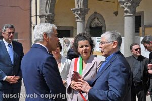Viterbo - Tomba di pappa Giovanni XXI - La delegazione portoghese in visita a palazzo dei Priori con la sindaca Chiara Frontini e il vescovo Piazza