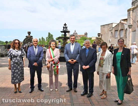 Viterbo - Tomba di pappa Giovanni XXI - La delegazione portoghese in visita a palazzo dei Priori con la sindaca Chiara Frontini