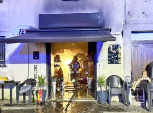 Allumiere - A fuoco una pizzeria in piazza della Repubblica