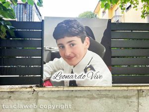 Caso Cristiani - Viale Trieste - La foto con la scritta "Leonardo vive"