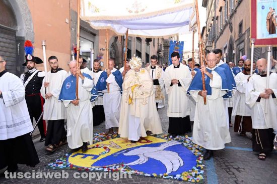 Viterbo - La processione del Corpus Domini - Il vescovo Orazio Francesco Piazza