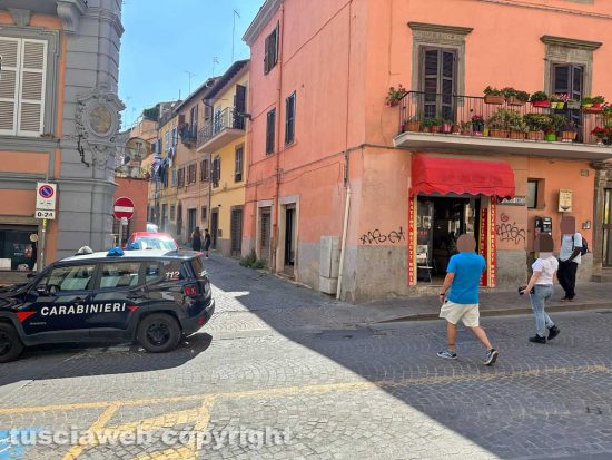 Viterbo - Botte in via Cairoli - I carabinieri sul posto