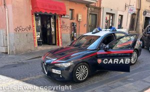 Viterbo - Botte in via Cairoli - I carabinieri sul posto