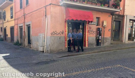 Viterbo - Botte in via Cairoli - I carabinieri sul posto