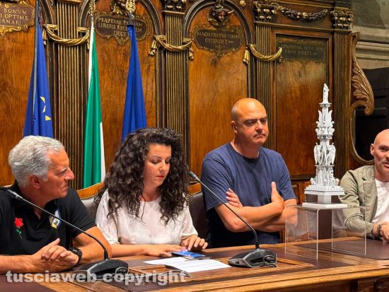 Santa Rosa - Santa Rosa - La presentazione della nuova macchina del quartiere Santa Barbara: Rosa Virtutis presentazione della nuova macchina del quartiere Santa Barbara: Rosa virtuosa
