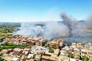 Cerveteri - Vasto incendio in via della Necropoli