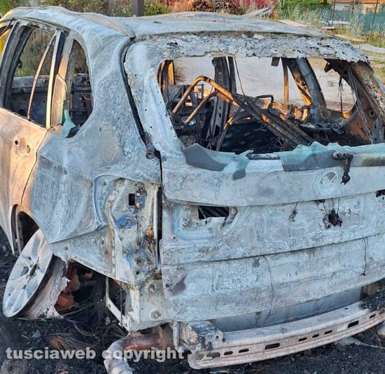  Auto in fiamme a Ronciglione