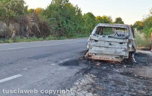 Auto in fiamme a Ronciglione