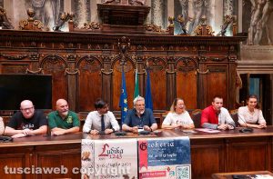 Presentazione Ludica - Da sinistra: Omar Lombardi (organizzatore Ludika), Claudio Bartolucci (organizzatore Ludika), Daniele Sabatini (consigliere regionale), Alfonso Antoniozzi (assessore alla Cultura), Serenella Bovi (organizzatrice Ludika), Massimiliano Bartolucci (staff Ludika) e Ilaria Gullotto (staff Ludika)