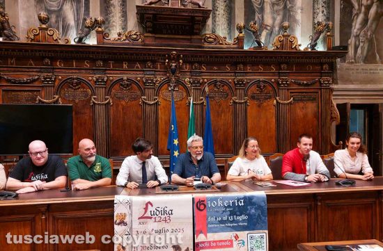 Presentazione Ludica - Da sinistra: Omar Lombardi (organizzatore Ludika) Claudio Bartolucci (organizzatore Ludika) Daniele Sabatini (consigliere regionale) Alfonso Antoniozzi (assessore alla cultura) Serenella Bovi (organizzatrice Ludika) Massimiliano Bartolucci (staff Ludika) Ilaria Gullotto (staff Ludika)