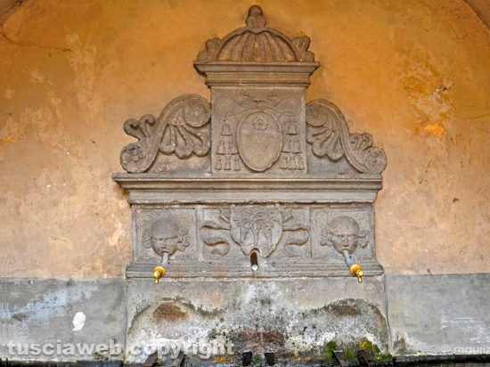 Caprarola - La fontana Le tre cannelle