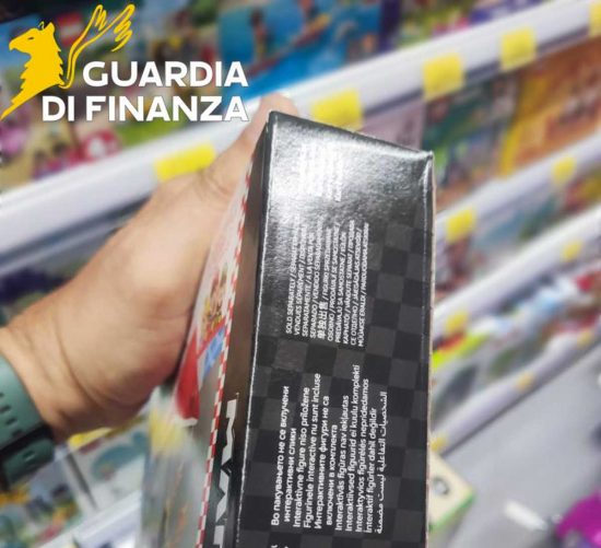 Guardia di finanza - Sequestrati oltre 3300 prodotti non sicuri