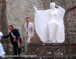 Onano - Il ministro Giuli inaugura il monumento a Lina Cavalieri